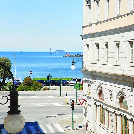 Youme Design Place Hotel Trieste Esterno foto