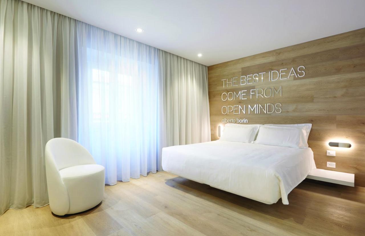 Youme Design Place Hotel Trieste Esterno foto