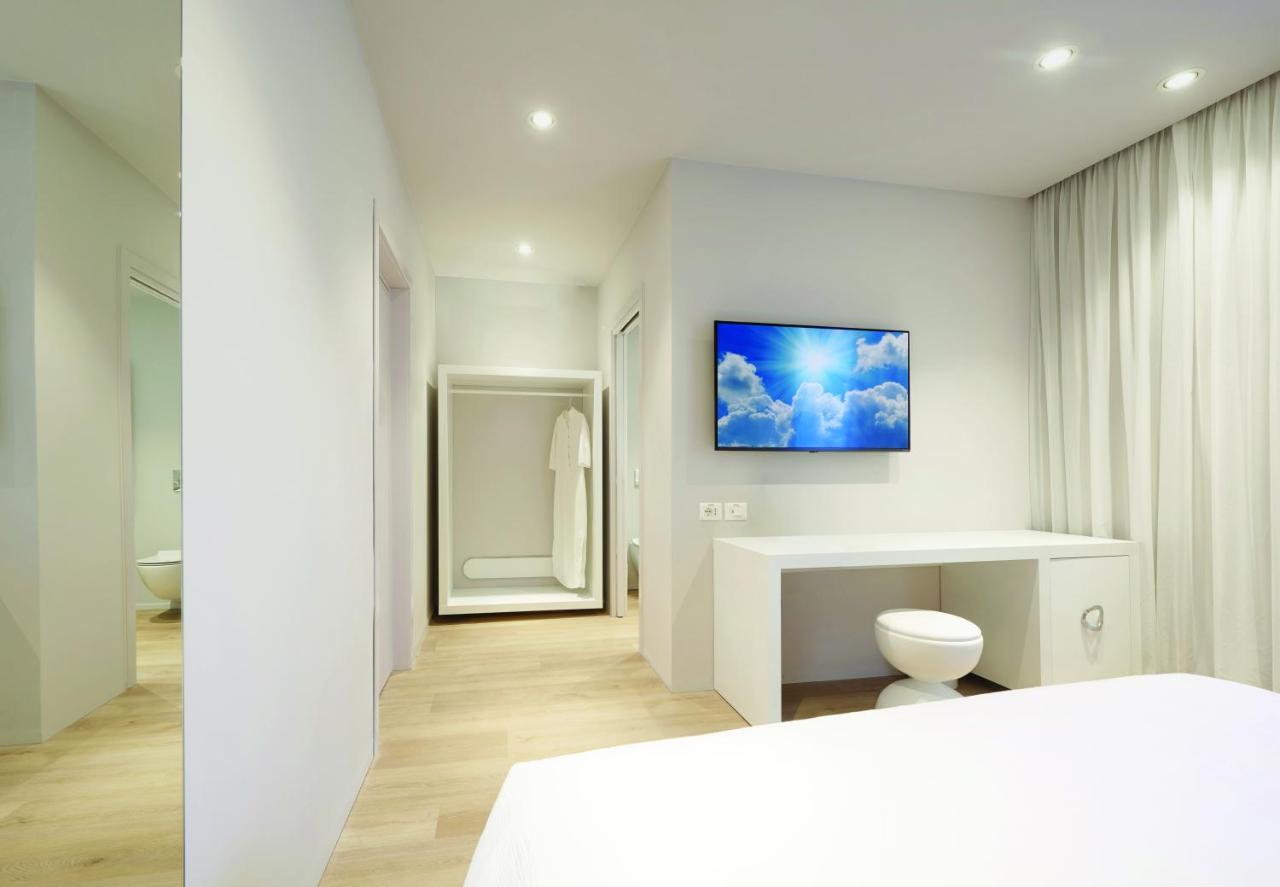 Youme Design Place Hotel Trieste Esterno foto