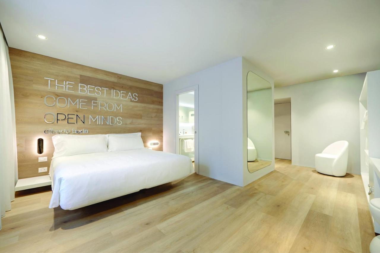 Youme Design Place Hotel Trieste Esterno foto