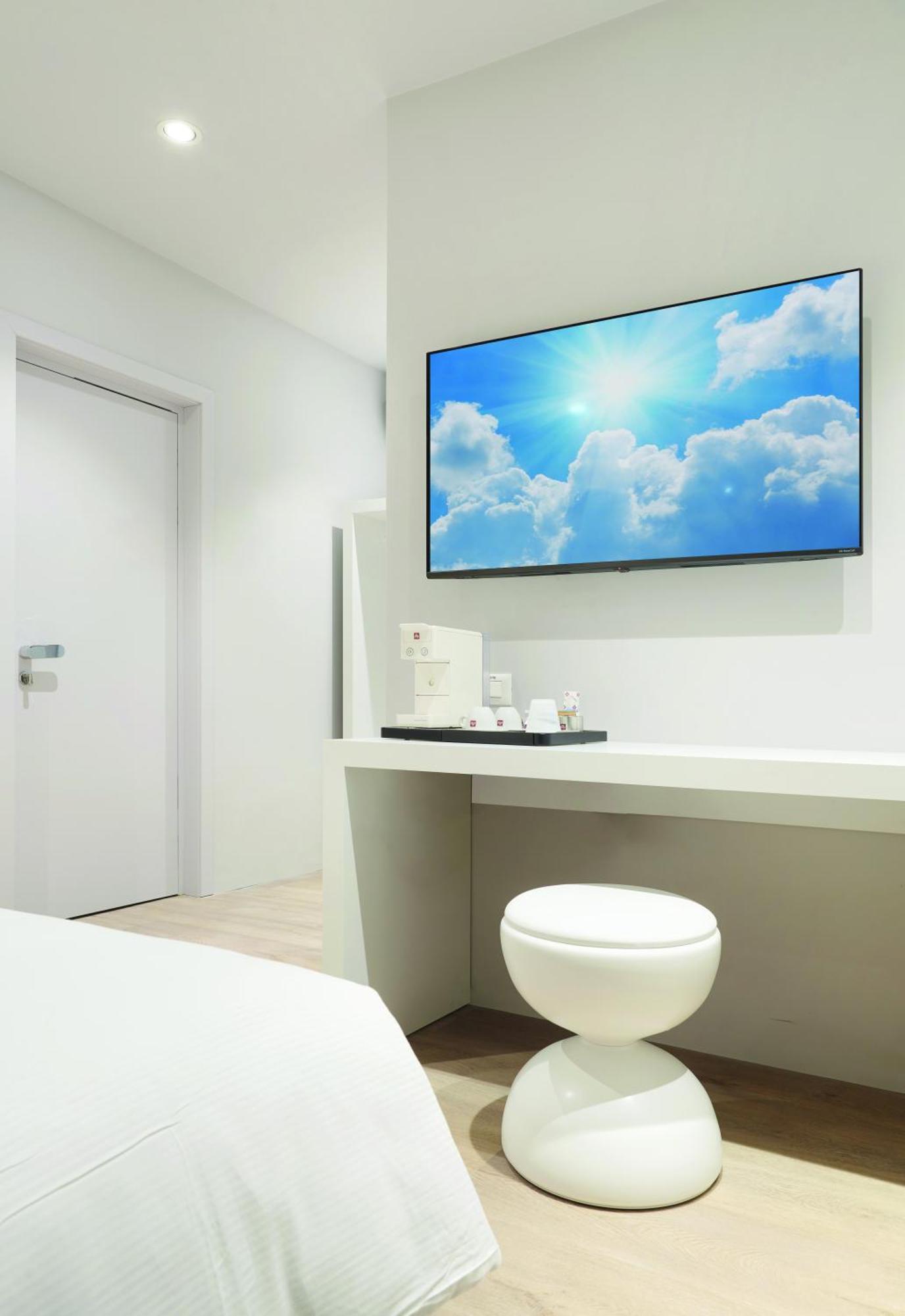 Youme Design Place Hotel Trieste Esterno foto