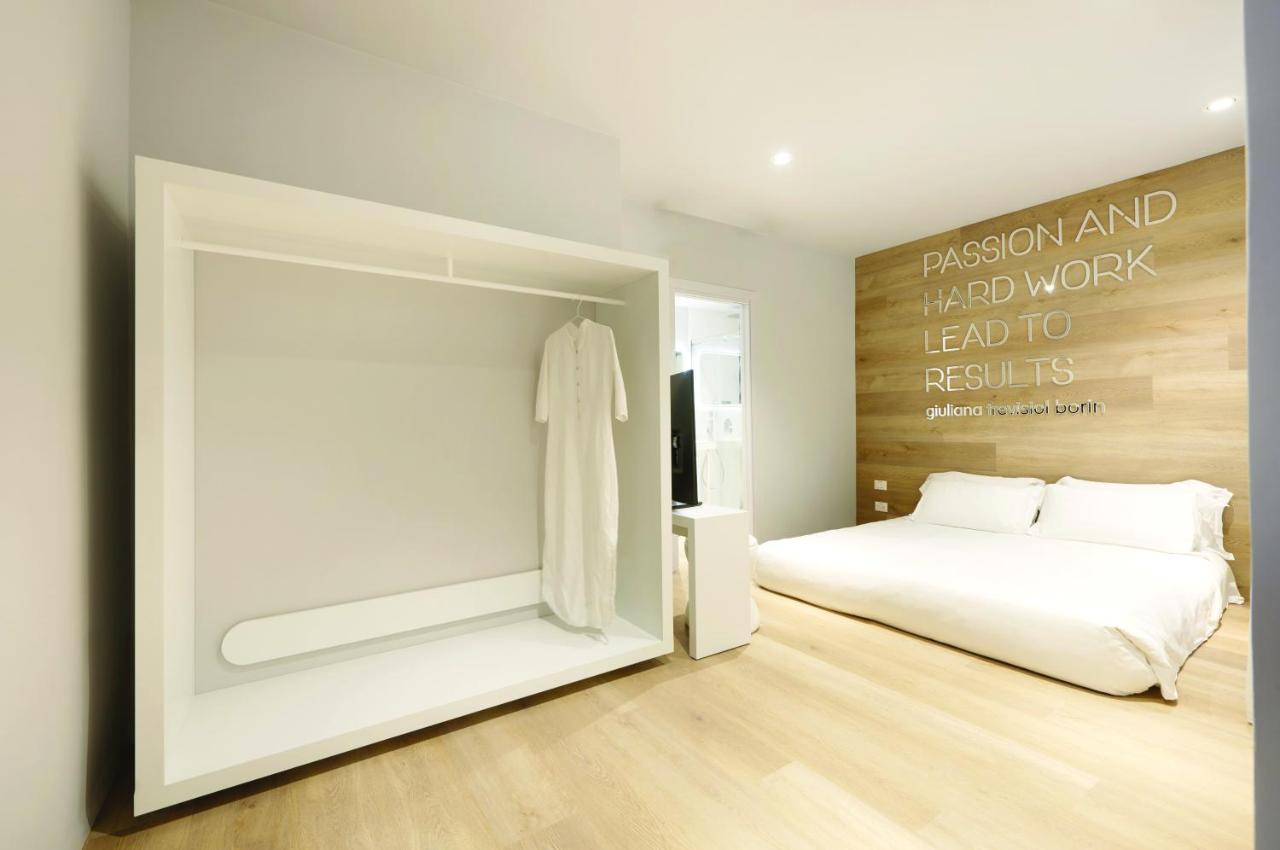 Youme Design Place Hotel Trieste Esterno foto