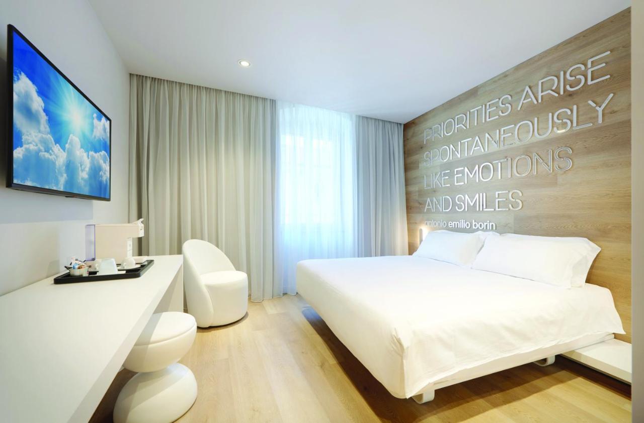 Youme Design Place Hotel Trieste Esterno foto