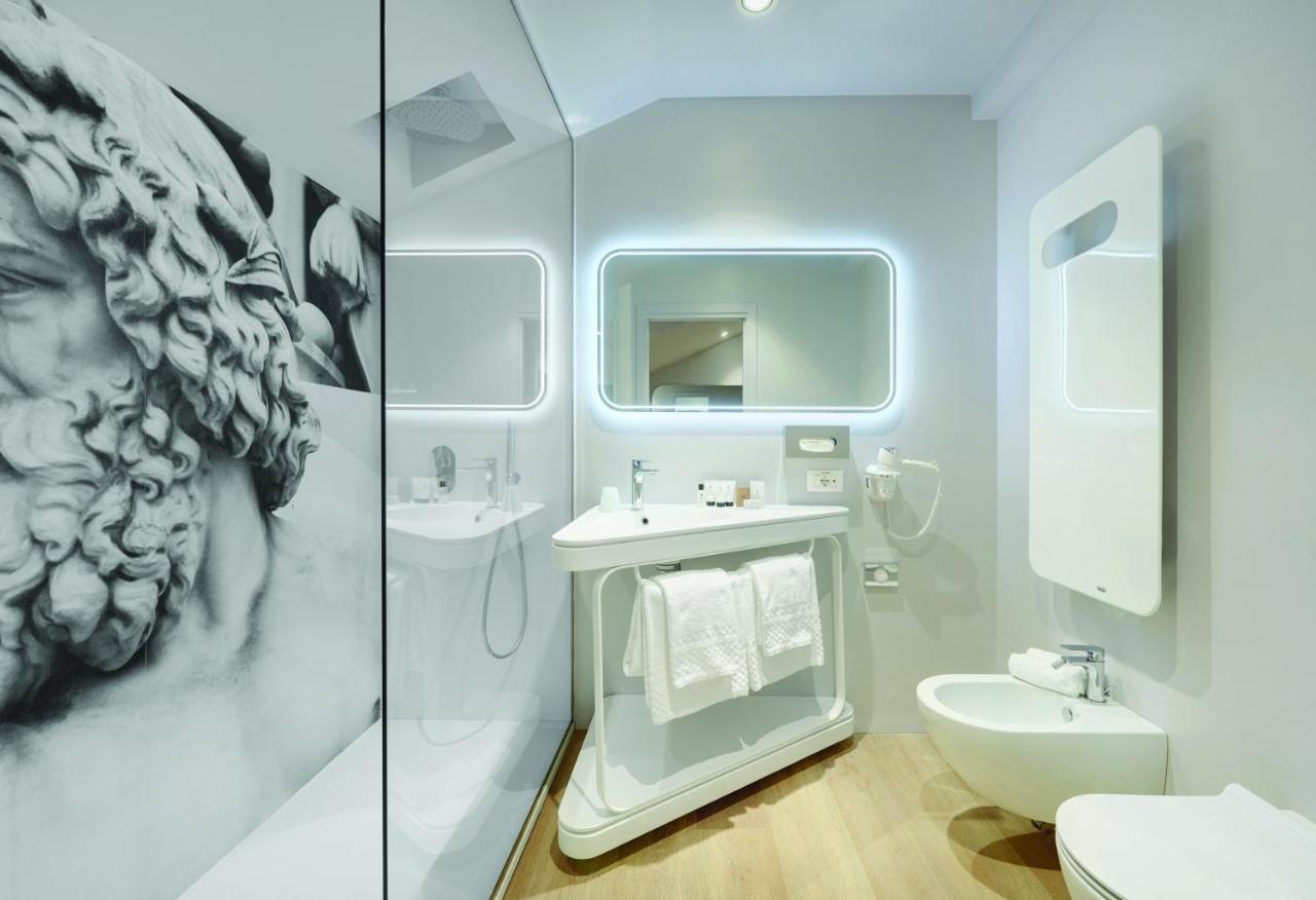Youme Design Place Hotel Trieste Esterno foto