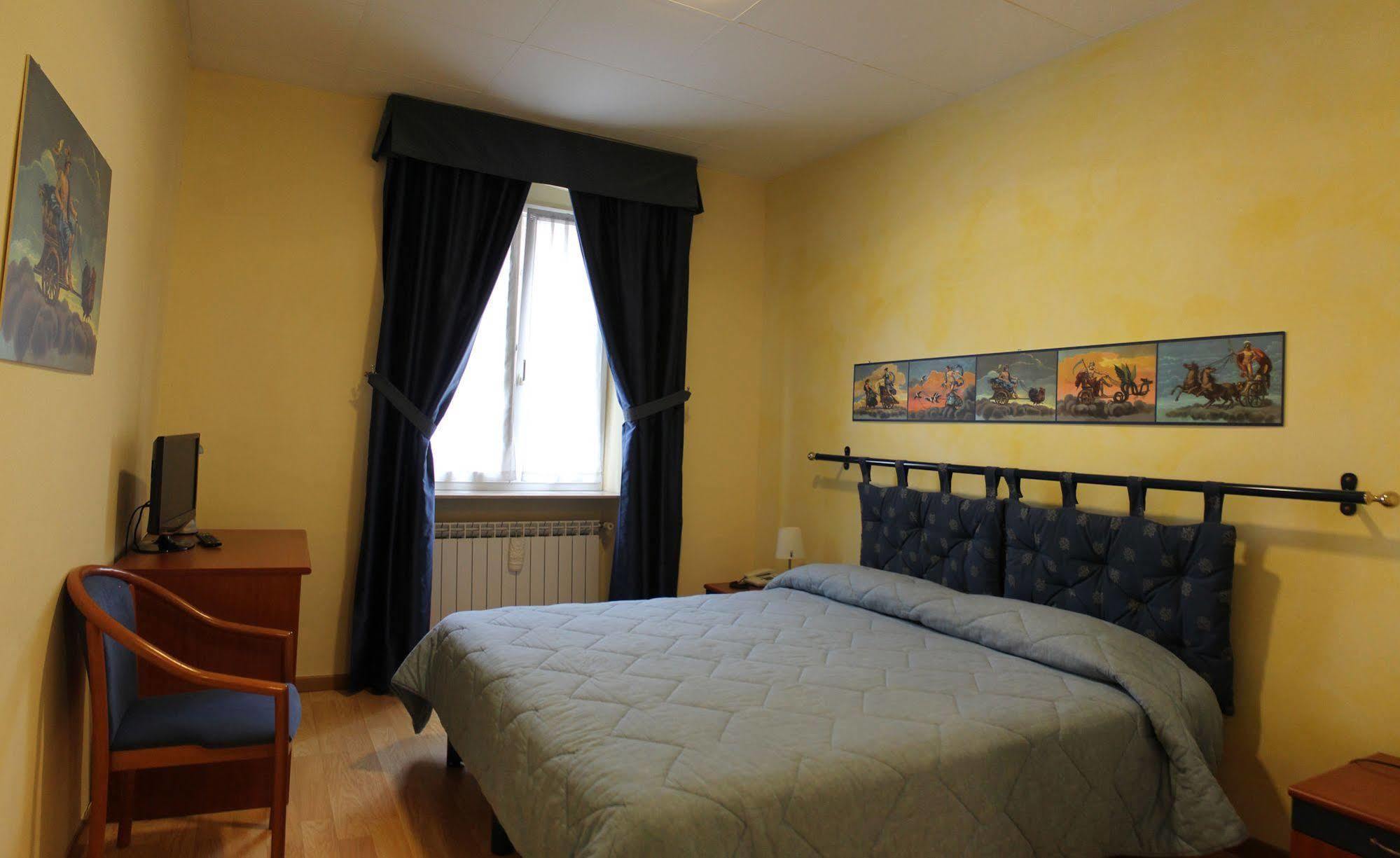 Youme Design Place Hotel Trieste Esterno foto