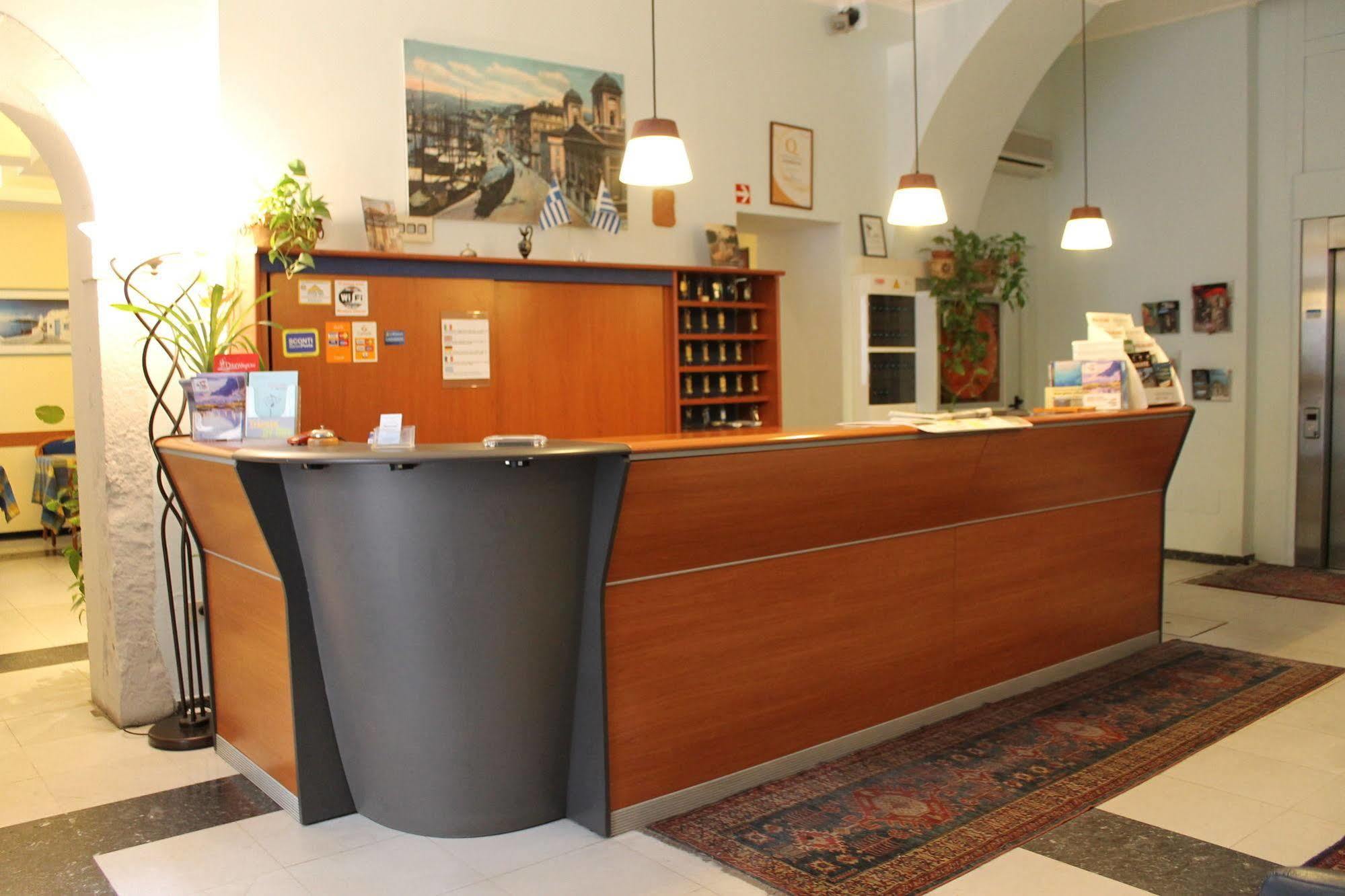 Youme Design Place Hotel Trieste Esterno foto