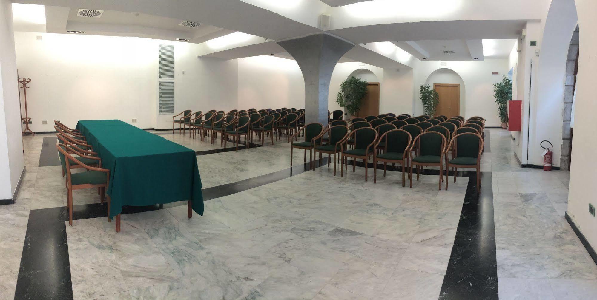 Youme Design Place Hotel Trieste Esterno foto