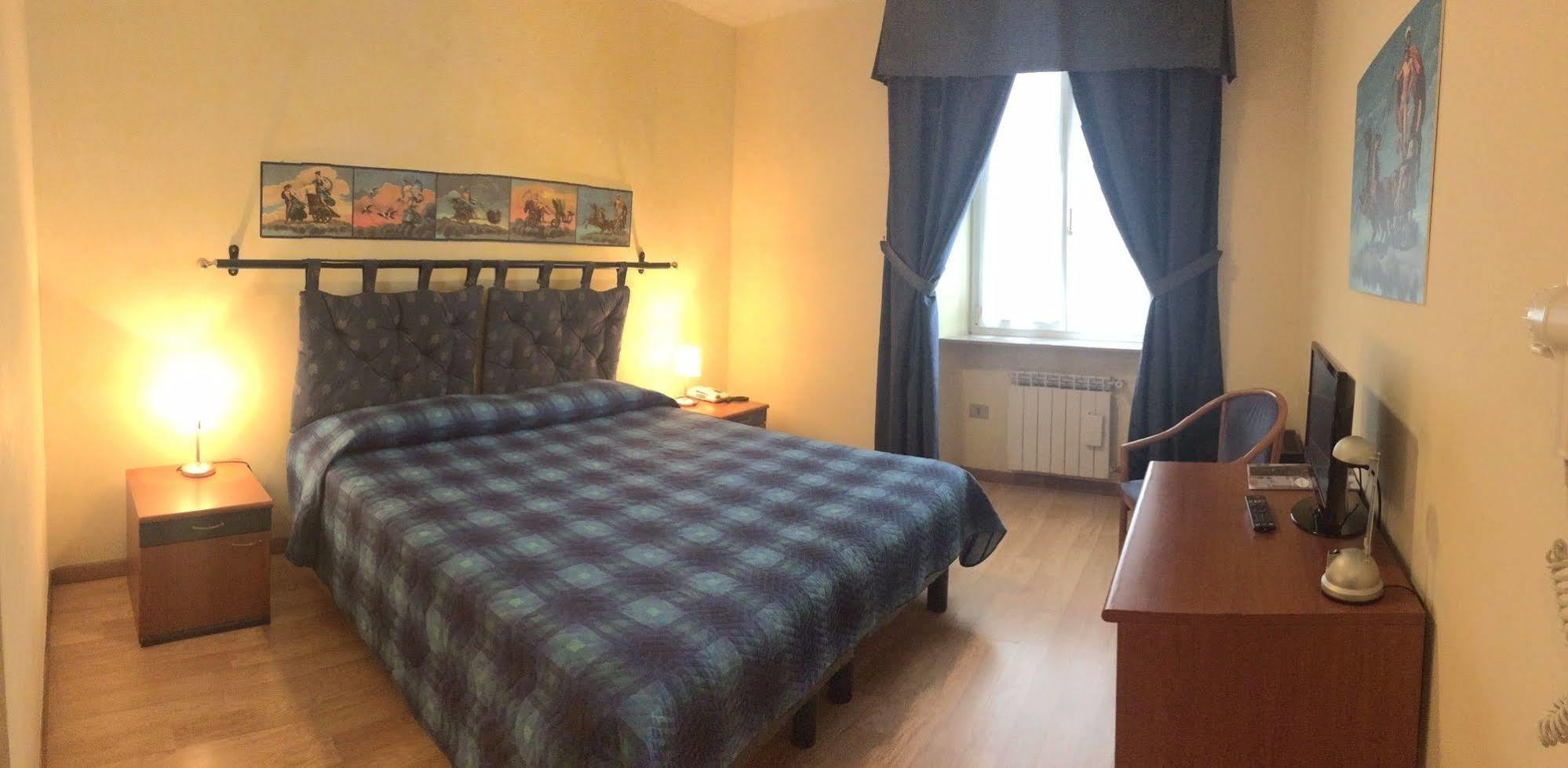 Youme Design Place Hotel Trieste Esterno foto