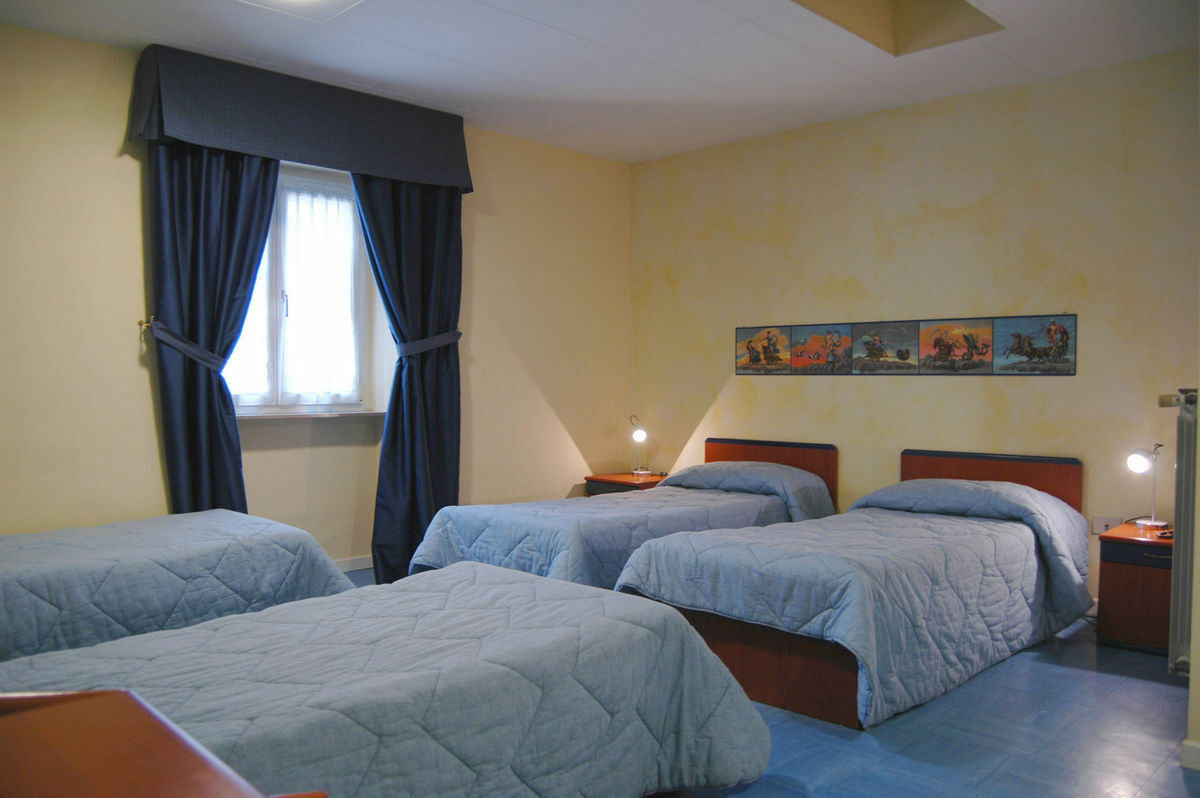 Youme Design Place Hotel Trieste Esterno foto
