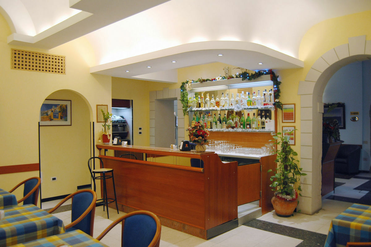 Youme Design Place Hotel Trieste Esterno foto