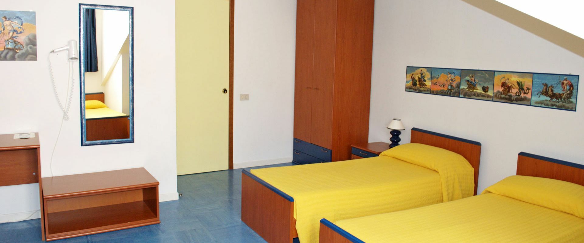 Youme Design Place Hotel Trieste Esterno foto